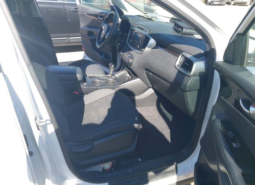 Photo 5 of 2018 Kia Sorento 3.3L LX (VIN 5XYPGDA58JG340665)