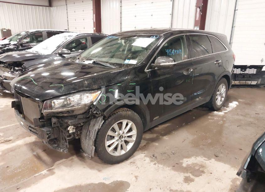 Photo 2 of 2019 Kia Sorento 3.3L LX (VIN 5XYPGDA58KG441545)