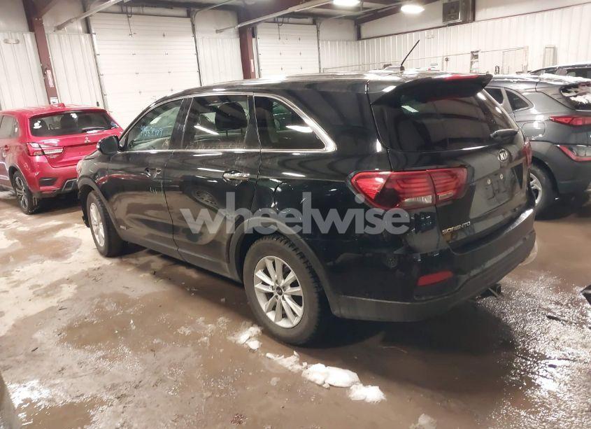 Photo 3 of 2019 Kia Sorento 3.3L LX (VIN 5XYPGDA58KG441545)