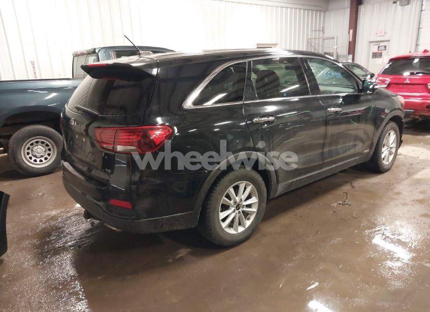 Photo 4 of 2019 Kia Sorento 3.3L LX (VIN 5XYPGDA58KG441545)