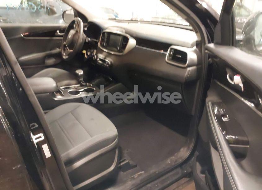 Photo 5 of 2019 Kia Sorento 3.3L LX (VIN 5XYPGDA58KG441545)