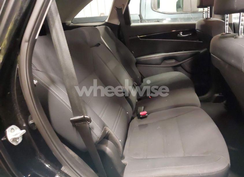 Photo 8 of 2019 Kia Sorento 3.3L LX (VIN 5XYPGDA58KG441545)