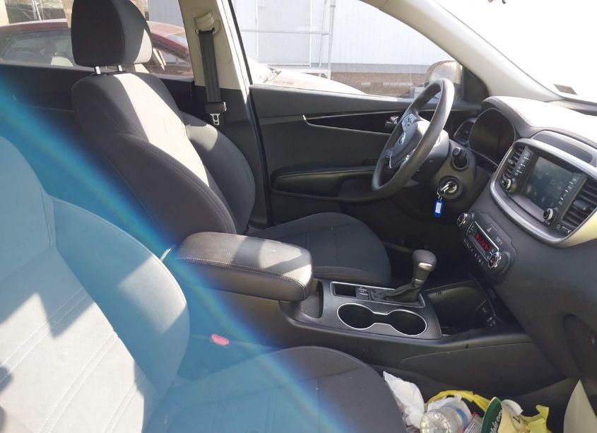 Photo 5 of 2019 Kia Sorento 3.3L LX (VIN 5XYPGDA58KG445630)