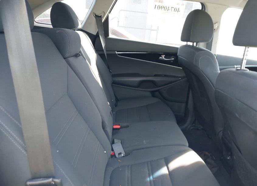 Photo 8 of 2019 Kia Sorento 3.3L LX (VIN 5XYPGDA58KG445630)