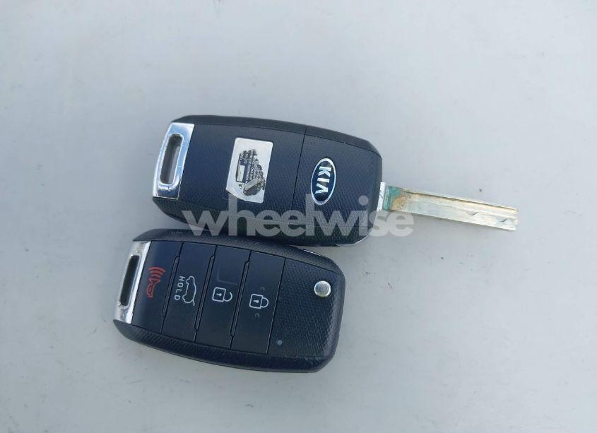 Photo 11 of 2016 Kia Sorento 3.3L LX (VIN 5XYPGDA59GG094704)