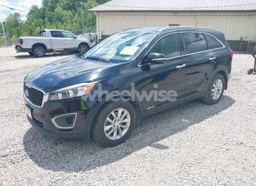 Photo 2 of 2016 Kia Sorento 3.3L LX (VIN 5XYPGDA59GG094704)