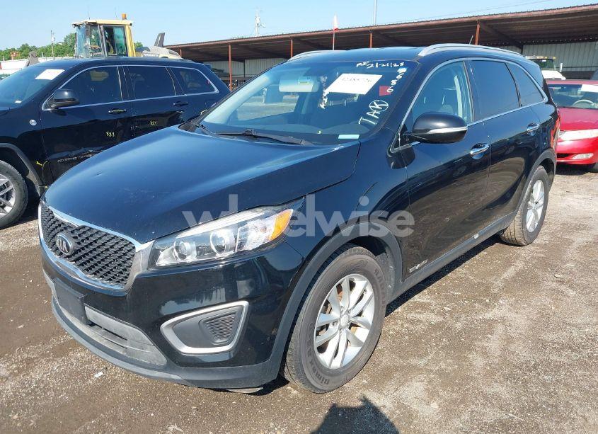 Photo 2 of 2016 Kia Sorento 3.3L LX (VIN 5XYPGDA59GG102686)