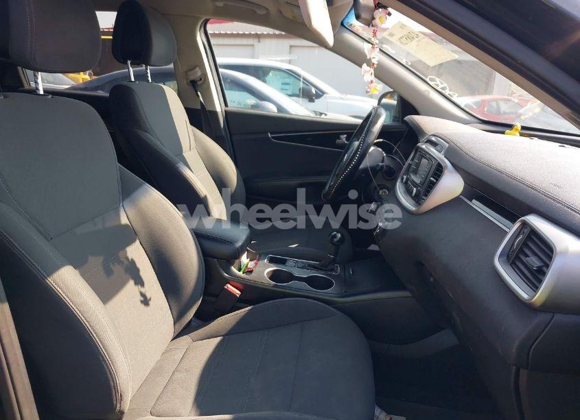 Photo 5 of 2016 Kia Sorento 3.3L LX (VIN 5XYPGDA59GG102686)