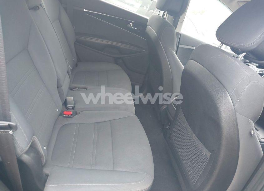 Photo 8 of 2016 Kia Sorento 3.3L LX (VIN 5XYPGDA59GG138541)