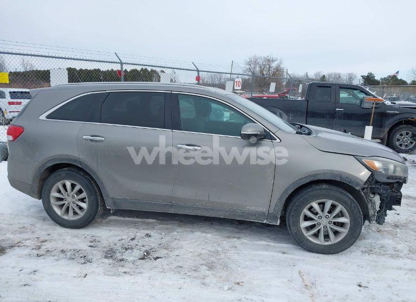 Photo 13 of 2017 Kia Sorento 3.3L LX (VIN 5XYPGDA59HG198675)