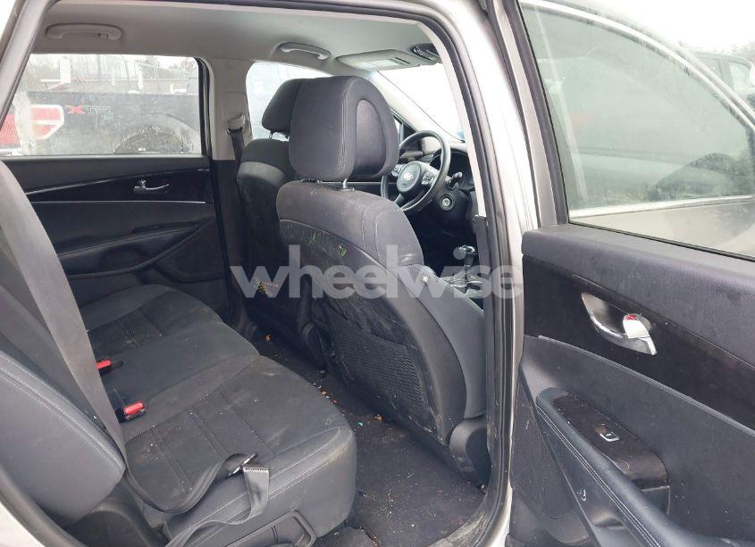 Photo 8 of 2017 Kia Sorento 3.3L LX (VIN 5XYPGDA59HG198675)