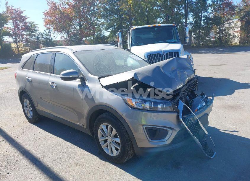 2017 Kia Sorento 3.3L LX (VIN 5XYPGDA59HG224935) main photo