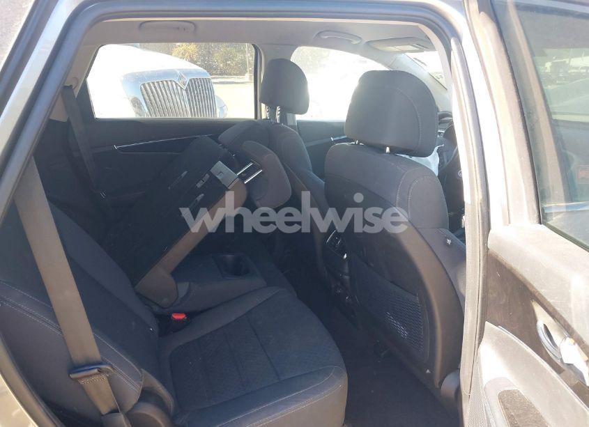 Photo 8 of 2017 Kia Sorento 3.3L LX (VIN 5XYPGDA59HG224935)