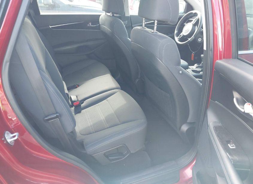 Photo 8 of 2017 Kia Sorento 3.3L LX (VIN 5XYPGDA59HG309628)