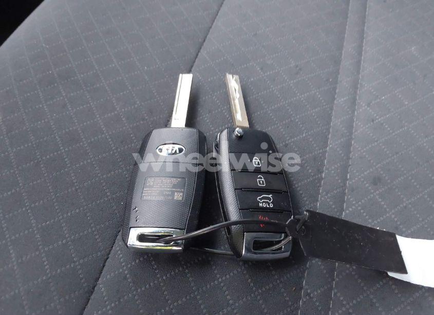 Photo 11 of 2017 Kia Sorento 3.3L LX (VIN 5XYPGDA59HG326526)