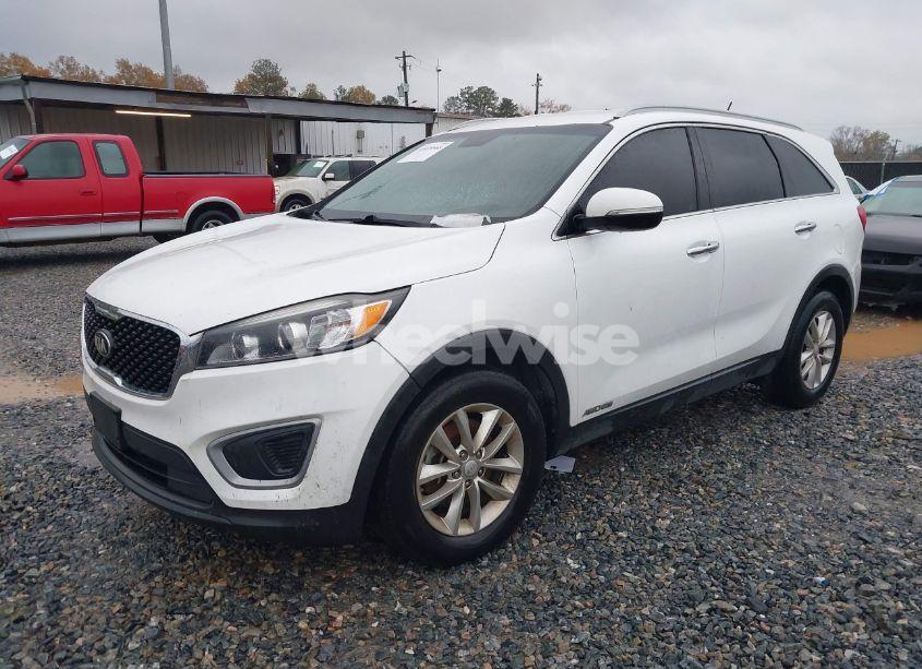 Photo 2 of 2017 Kia Sorento 3.3L LX (VIN 5XYPGDA59HG326526)
