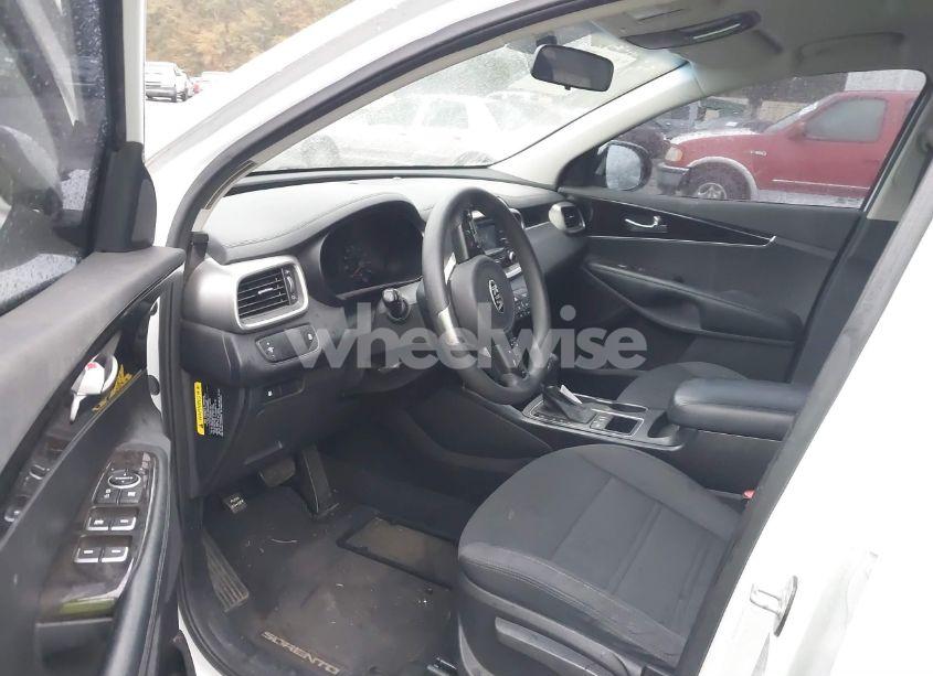 Photo 5 of 2017 Kia Sorento 3.3L LX (VIN 5XYPGDA59HG326526)