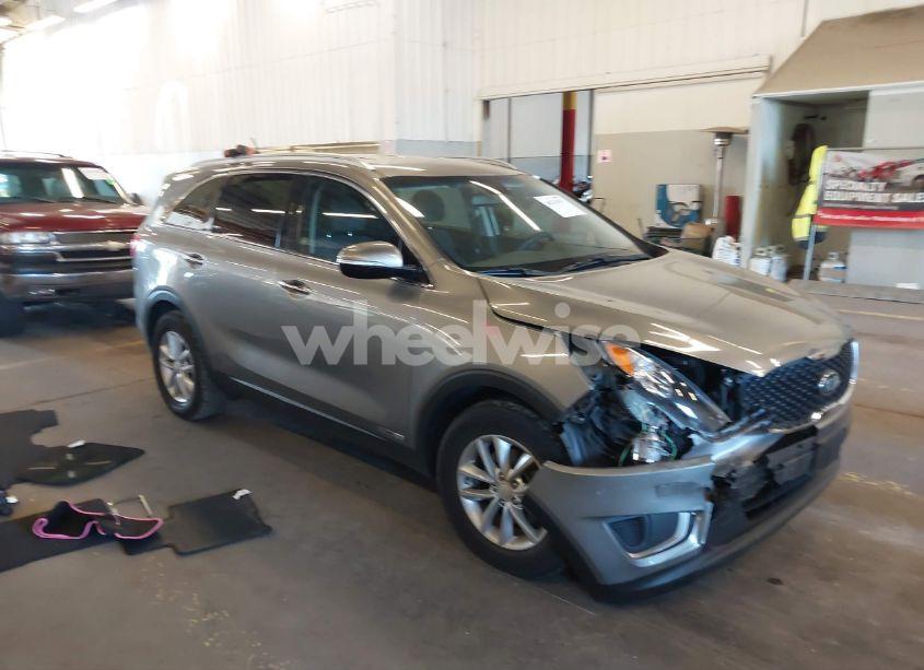 2018 Kia Sorento 3.3L LX (VIN 5XYPGDA59JG341002) main photo