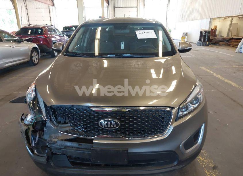 Photo 13 of 2018 Kia Sorento 3.3L LX (VIN 5XYPGDA59JG341002)