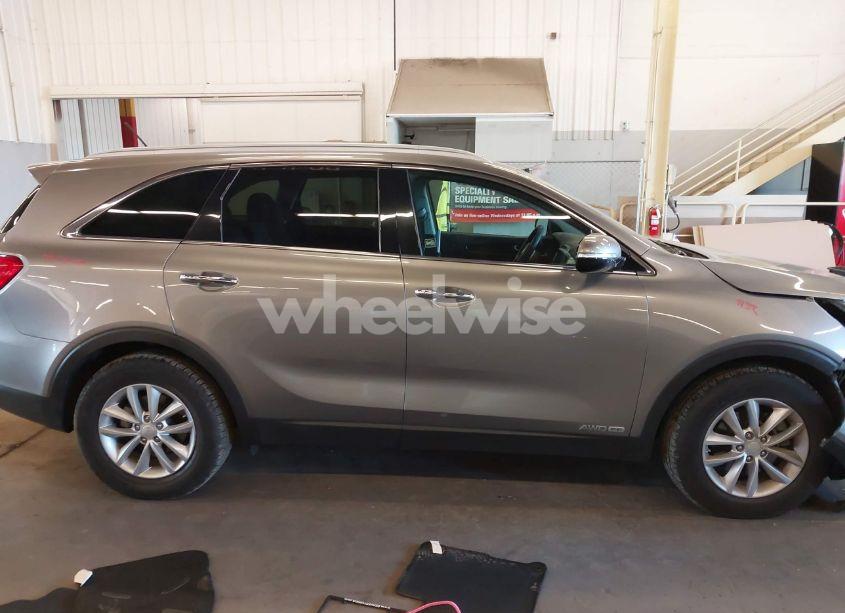 Photo 14 of 2018 Kia Sorento 3.3L LX (VIN 5XYPGDA59JG341002)