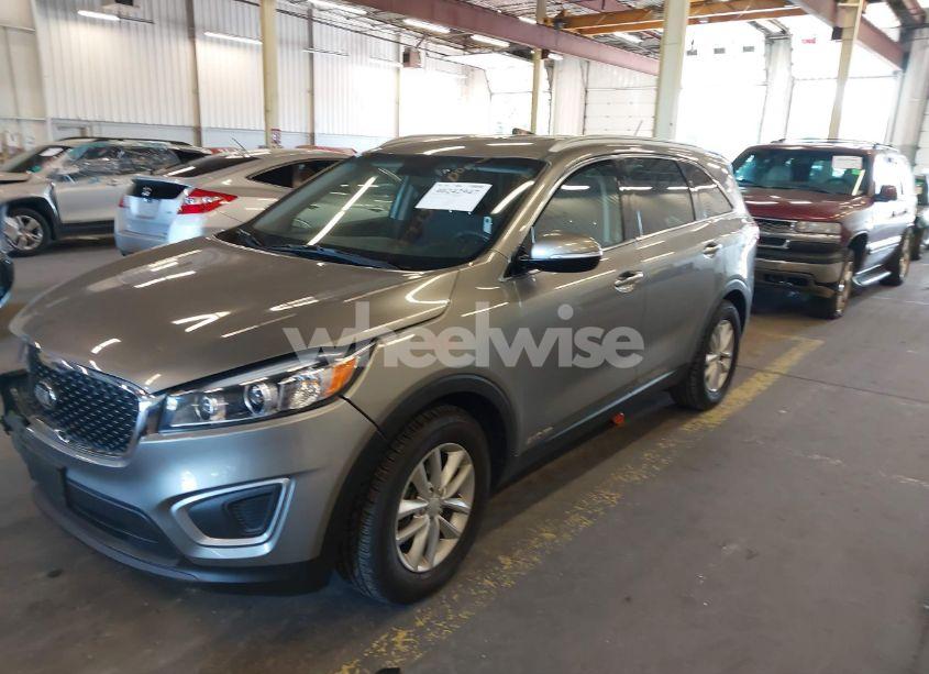 Photo 2 of 2018 Kia Sorento 3.3L LX (VIN 5XYPGDA59JG341002)
