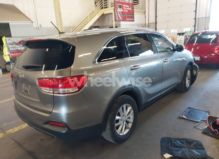 Photo 4 of 2018 Kia Sorento 3.3L LX (VIN 5XYPGDA59JG341002)