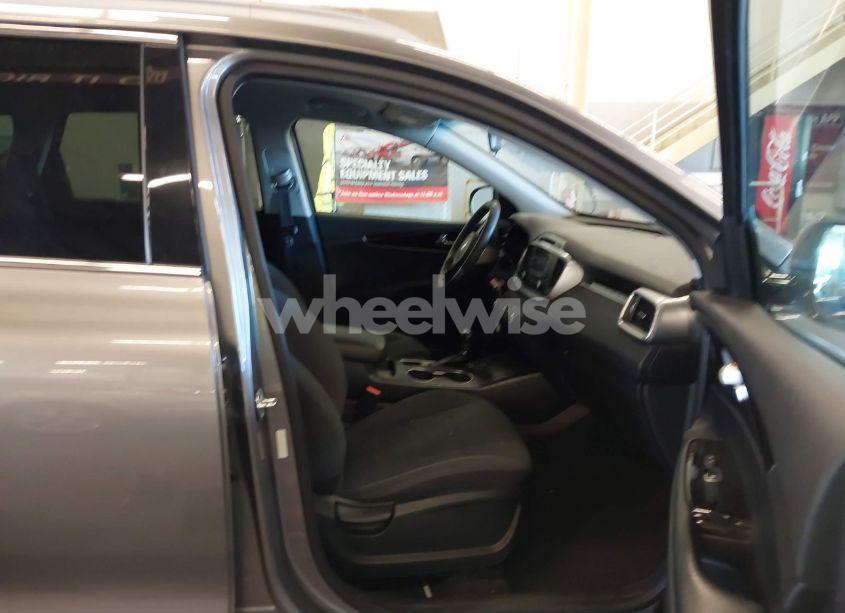 Photo 5 of 2018 Kia Sorento 3.3L LX (VIN 5XYPGDA59JG341002)