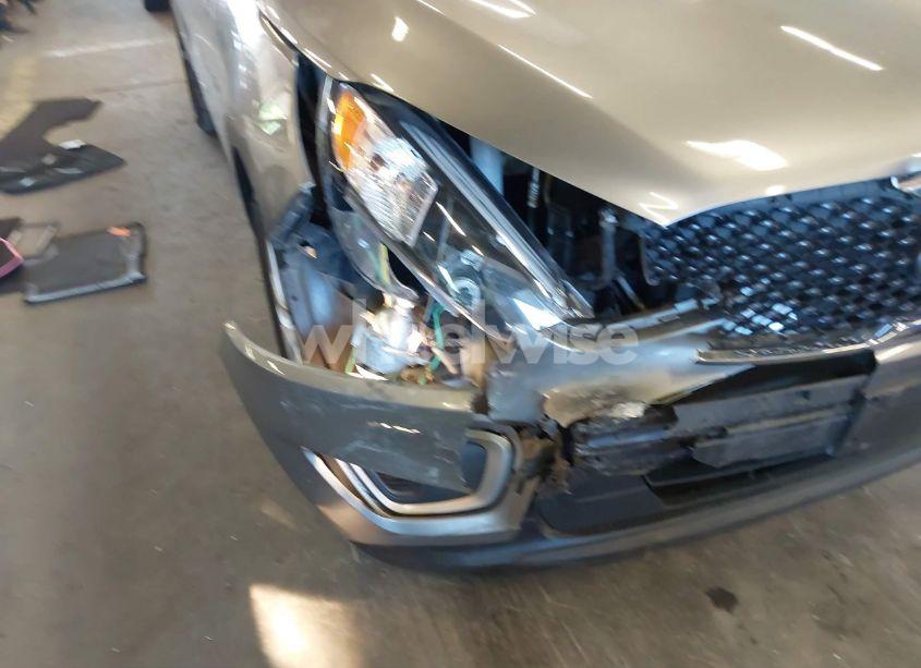 Photo 6 of 2018 Kia Sorento 3.3L LX (VIN 5XYPGDA59JG341002)