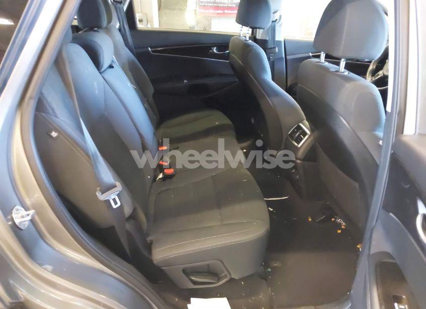 Photo 8 of 2018 Kia Sorento 3.3L LX (VIN 5XYPGDA59JG341002)