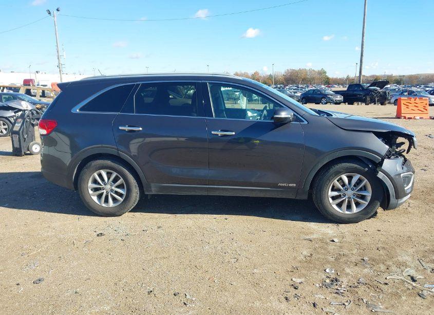 Photo 13 of 2018 Kia Sorento 3.3L LX (VIN 5XYPGDA59JG369804)