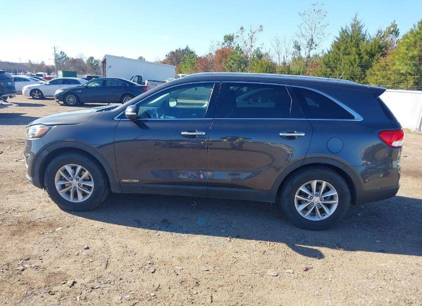 Photo 14 of 2018 Kia Sorento 3.3L LX (VIN 5XYPGDA59JG369804)