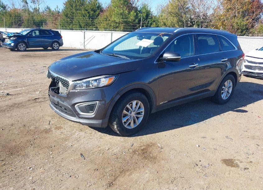 Photo 2 of 2018 Kia Sorento 3.3L LX (VIN 5XYPGDA59JG369804)