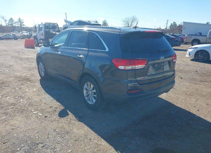 Photo 3 of 2018 Kia Sorento 3.3L LX (VIN 5XYPGDA59JG369804)