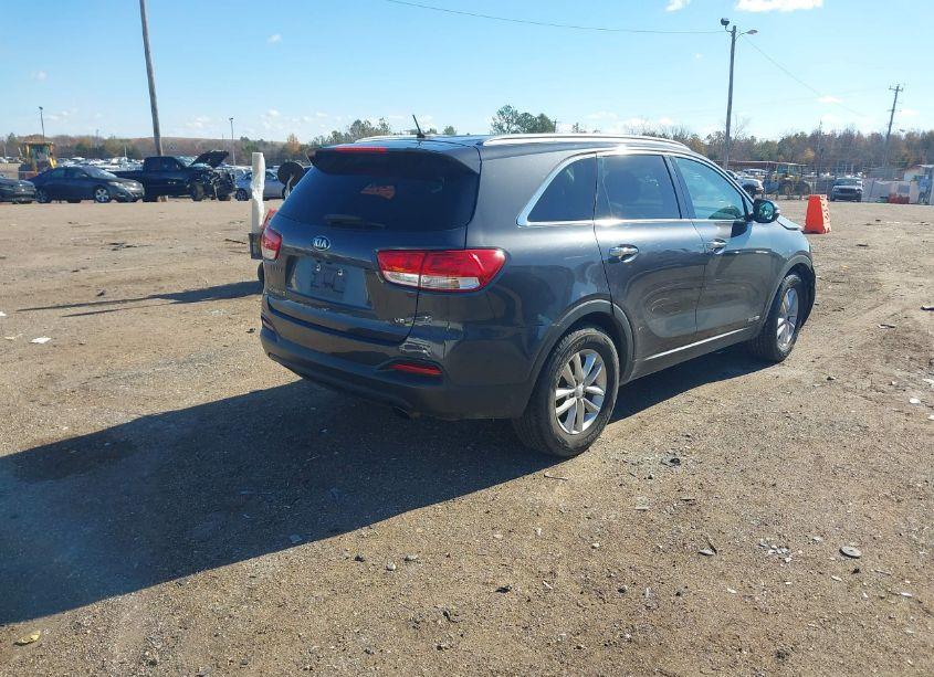 Photo 4 of 2018 Kia Sorento 3.3L LX (VIN 5XYPGDA59JG369804)