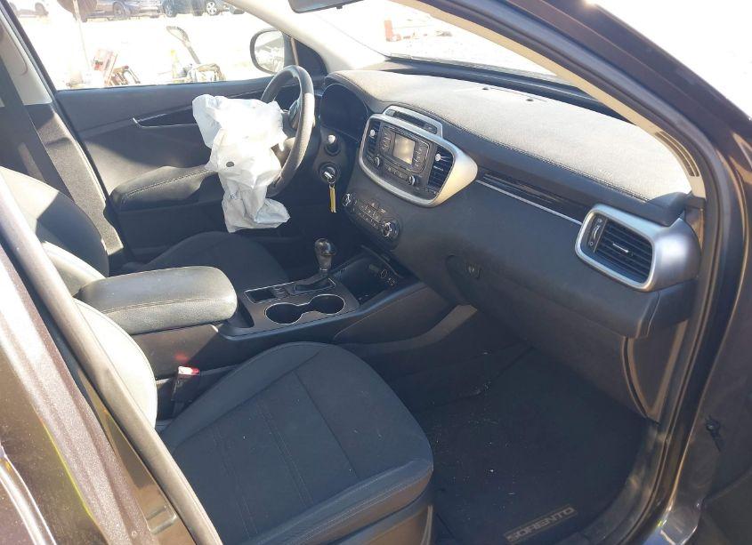 Photo 5 of 2018 Kia Sorento 3.3L LX (VIN 5XYPGDA59JG369804)