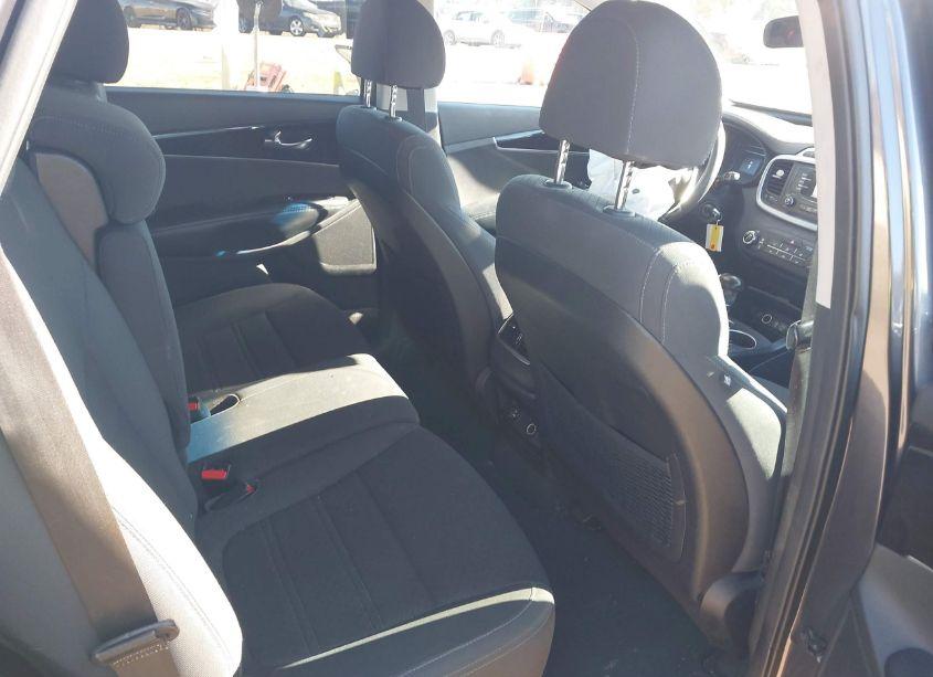Photo 8 of 2018 Kia Sorento 3.3L LX (VIN 5XYPGDA59JG369804)