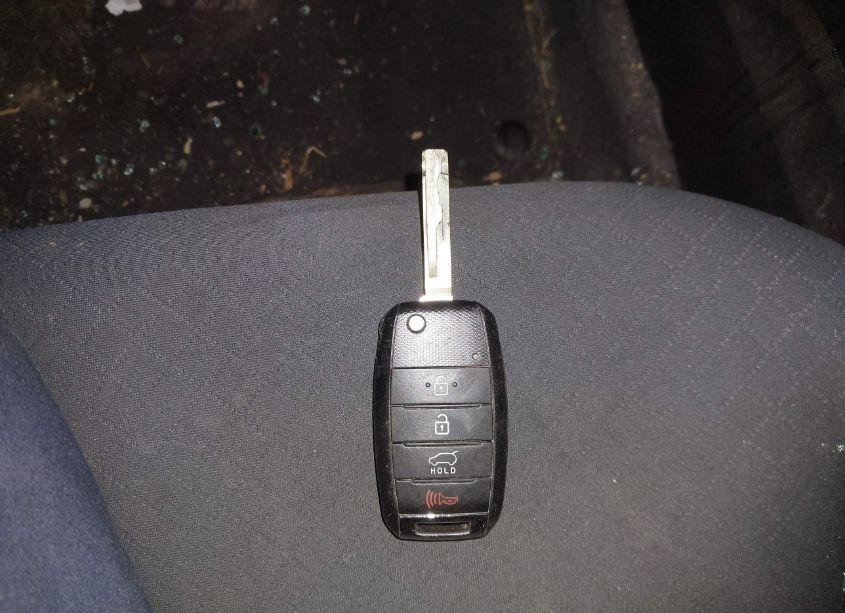 Photo 11 of 2019 Kia Sorento 3.3L LX (VIN 5XYPGDA59KG487305)