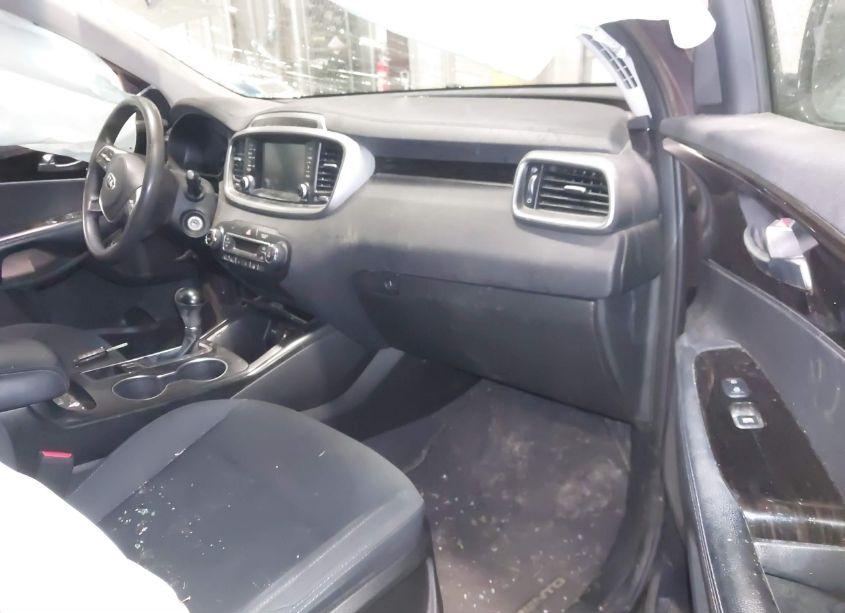 Photo 5 of 2019 Kia Sorento 3.3L LX (VIN 5XYPGDA59KG487305)