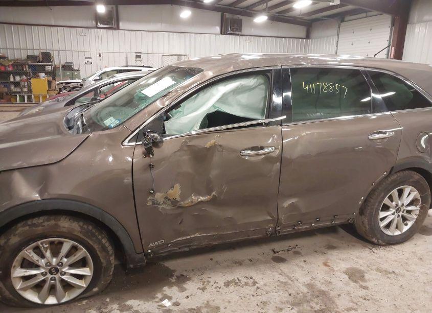 Photo 6 of 2019 Kia Sorento 3.3L LX (VIN 5XYPGDA59KG487305)