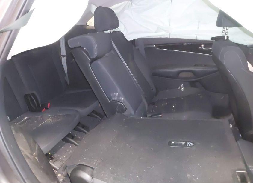 Photo 8 of 2019 Kia Sorento 3.3L LX (VIN 5XYPGDA59KG487305)