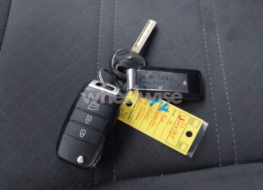 Photo 11 of 2019 Kia Sorento 3.3L LX (VIN 5XYPGDA59KG552847)