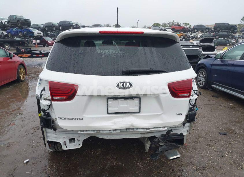 Photo 16 of 2019 Kia Sorento 3.3L LX (VIN 5XYPGDA59KG552847)