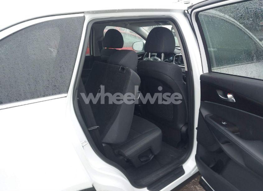 Photo 8 of 2019 Kia Sorento 3.3L LX (VIN 5XYPGDA59KG552847)