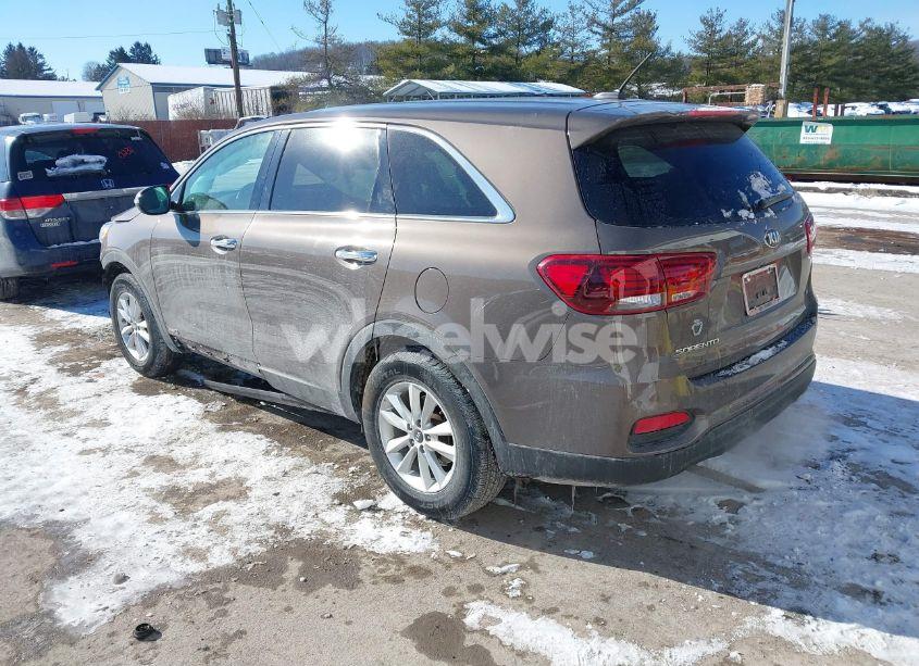 Photo 3 of 2019 Kia Sorento 3.3L LX (VIN 5XYPGDA59KG570278)