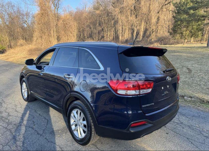 Photo 3 of 2016 Kia Sorento LX/L (VIN 5XYPGDA5XGG142632)