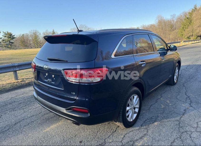Photo 4 of 2016 Kia Sorento LX/L (VIN 5XYPGDA5XGG142632)
