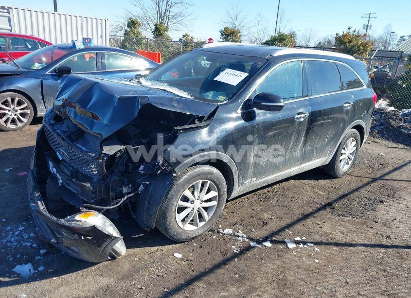 Photo 2 of 2018 Kia Sorento 3.3L LX (VIN 5XYPGDA5XJG373473)