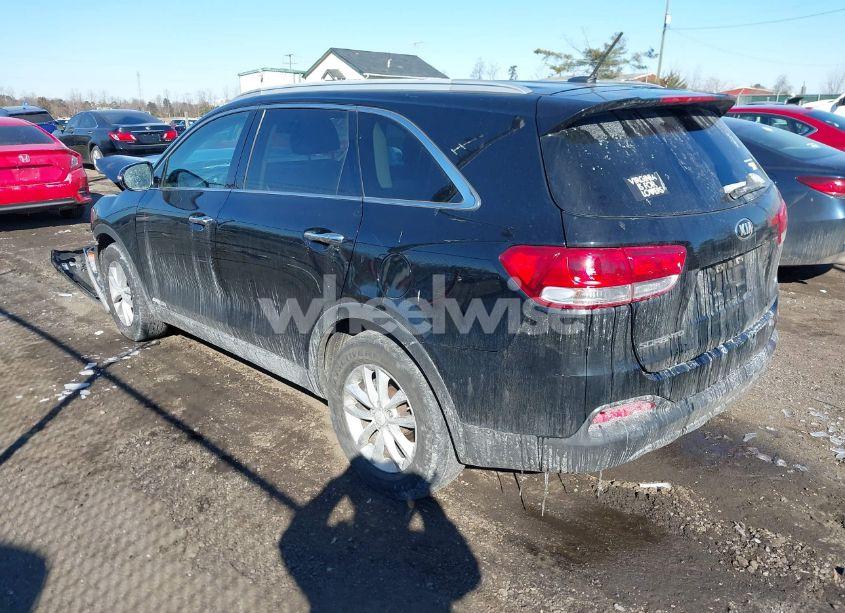 Photo 3 of 2018 Kia Sorento 3.3L LX (VIN 5XYPGDA5XJG373473)