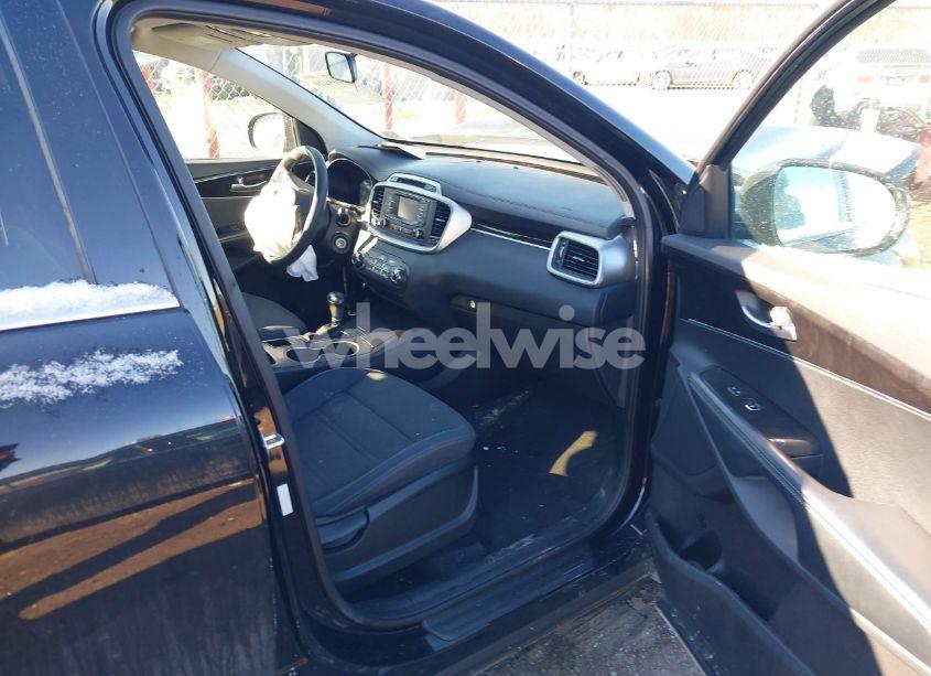 Photo 5 of 2018 Kia Sorento 3.3L LX (VIN 5XYPGDA5XJG373473)