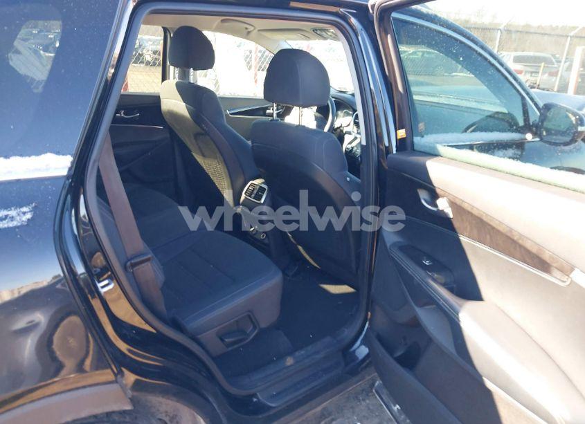 Photo 8 of 2018 Kia Sorento 3.3L LX (VIN 5XYPGDA5XJG373473)